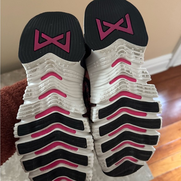 Nike Women's Metcon Athletic Shoes - Picture 3 of 5